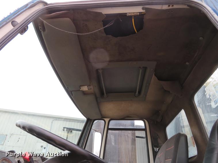 image for item DG3882 1992 Ford CF8000 seal coat truck