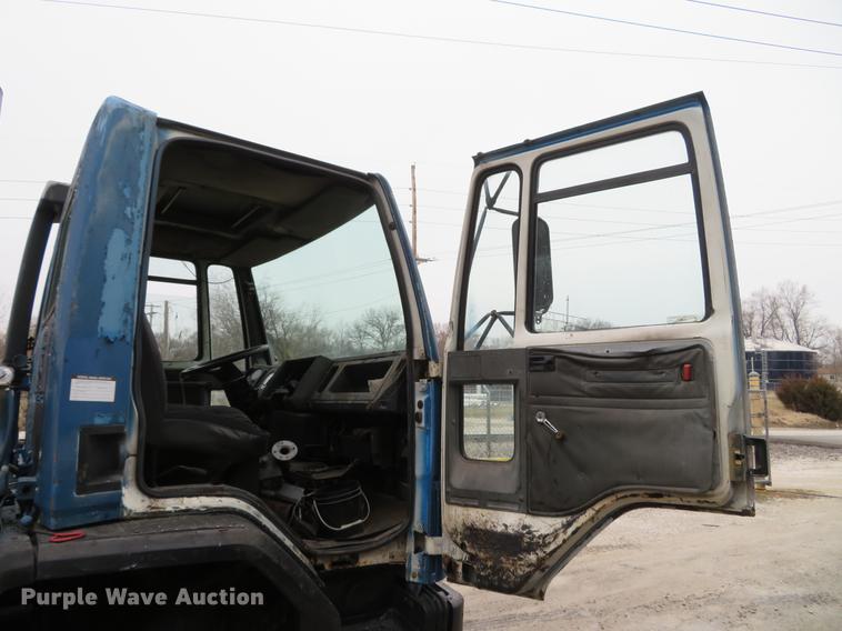 image for item DG3882 1992 Ford CF8000 seal coat truck