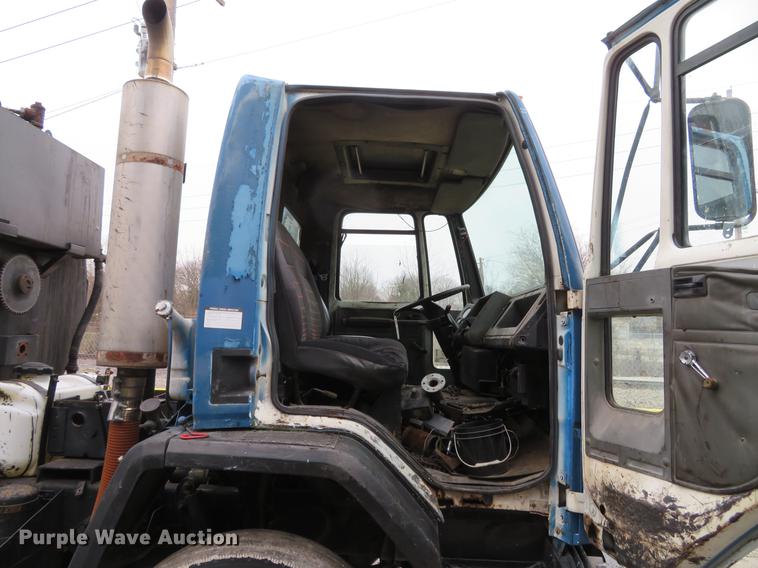 image for item DG3882 1992 Ford CF8000 seal coat truck