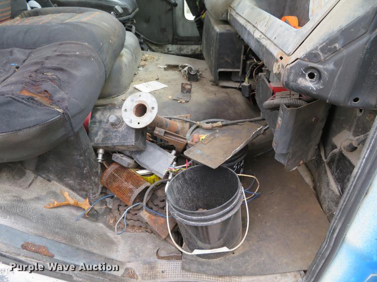 image for item DG3882 1992 Ford CF8000 seal coat truck