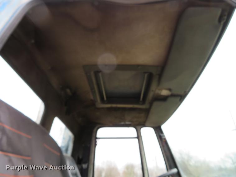 image for item DG3882 1992 Ford CF8000 seal coat truck