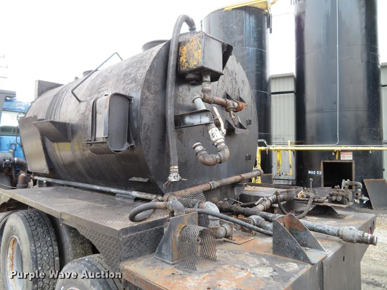 image for item DG3882 1992 Ford CF8000 seal coat truck