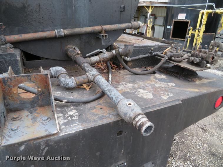 image for item DG3882 1992 Ford CF8000 seal coat truck