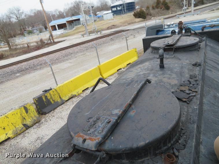 image for item DG3882 1992 Ford CF8000 seal coat truck