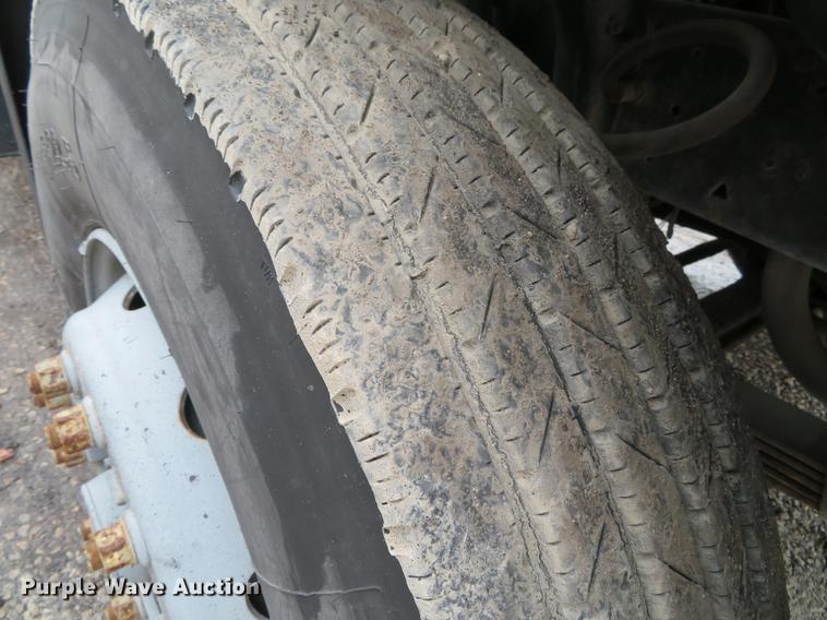 image for item DG3882 1992 Ford CF8000 seal coat truck