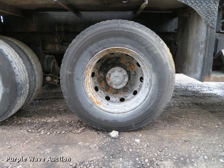 image for item DG3882 1992 Ford CF8000 seal coat truck