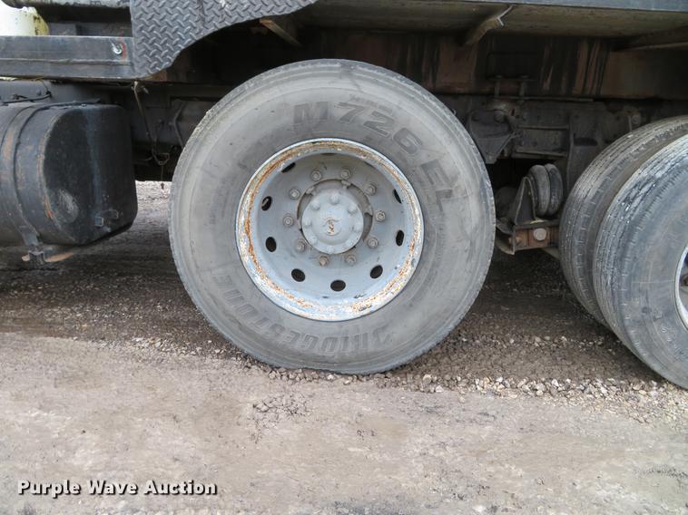 image for item DG3882 1992 Ford CF8000 seal coat truck