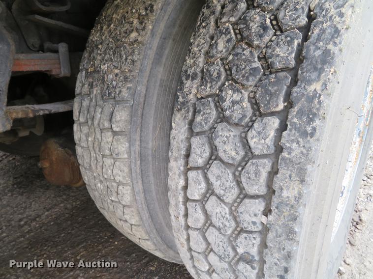 image for item DG3882 1992 Ford CF8000 seal coat truck