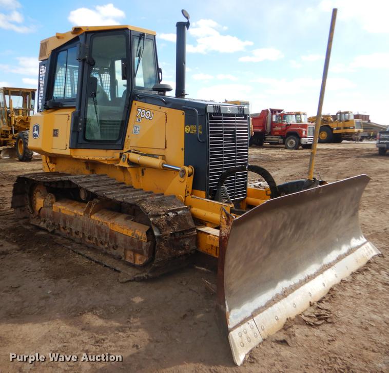 image for item DY9223 2007 John Deere 700J XLT dozer