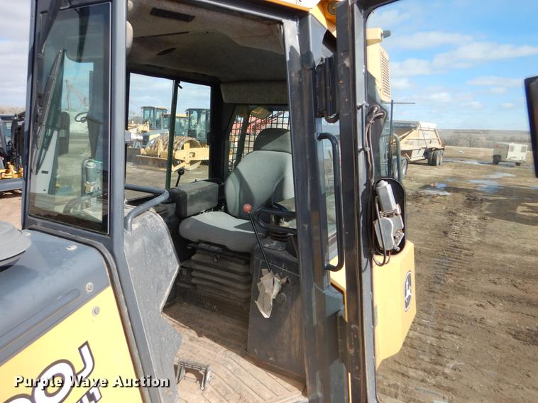 image for item DY9223 2007 John Deere 700J XLT dozer