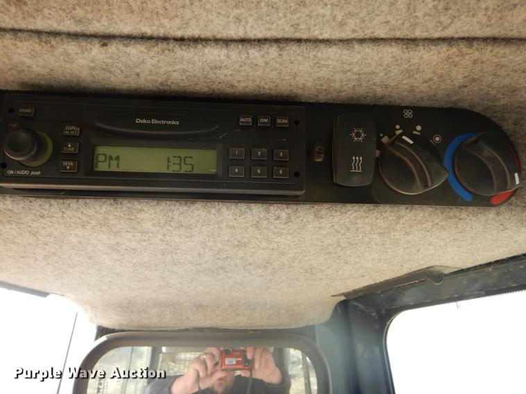 image for item DY9223 2007 John Deere 700J XLT dozer