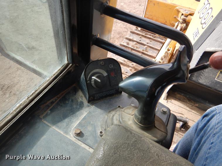 image for item DY9223 2007 John Deere 700J XLT dozer