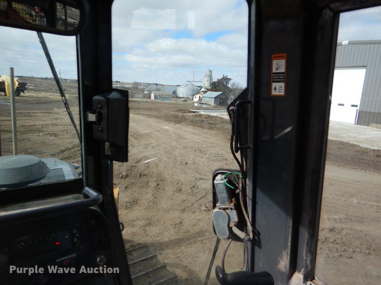 image for item DY9223 2007 John Deere 700J XLT dozer