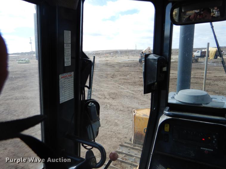 image for item DY9223 2007 John Deere 700J XLT dozer