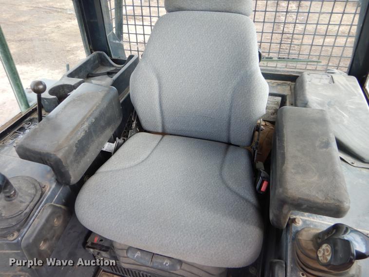 image for item DY9223 2007 John Deere 700J XLT dozer