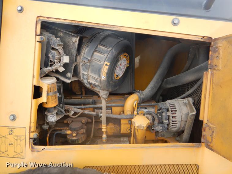 image for item DY9223 2007 John Deere 700J XLT dozer