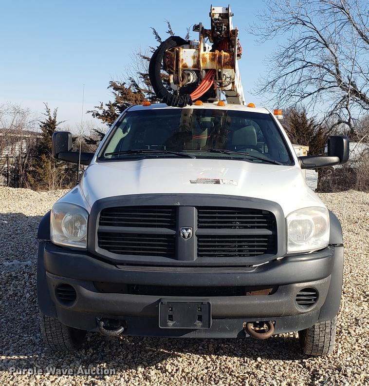 image for item EN9778 2008 Dodge Ram 5500 bucket truck