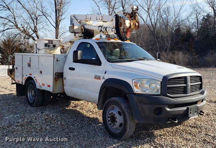 image for item EN9778 2008 Dodge Ram 5500 bucket truck