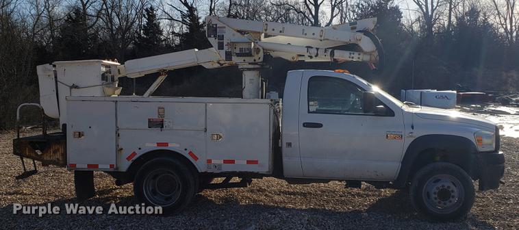 image for item EN9778 2008 Dodge Ram 5500 bucket truck