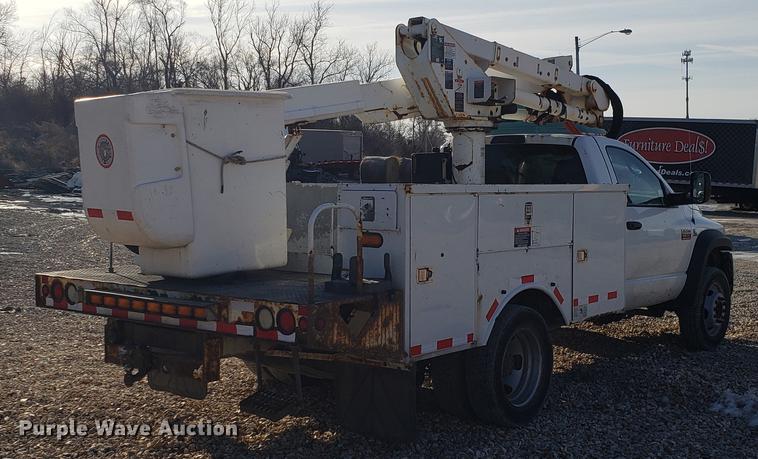 image for item EN9778 2008 Dodge Ram 5500 bucket truck