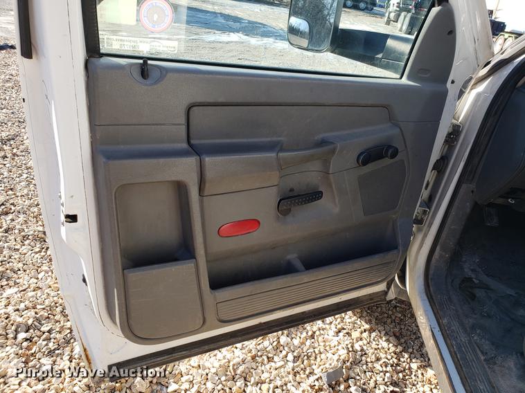 image for item EN9778 2008 Dodge Ram 5500 bucket truck