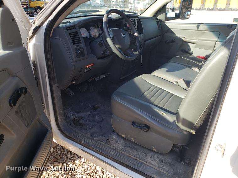 image for item EN9778 2008 Dodge Ram 5500 bucket truck