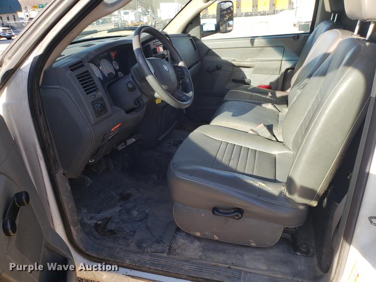 image for item EN9778 2008 Dodge Ram 5500 bucket truck