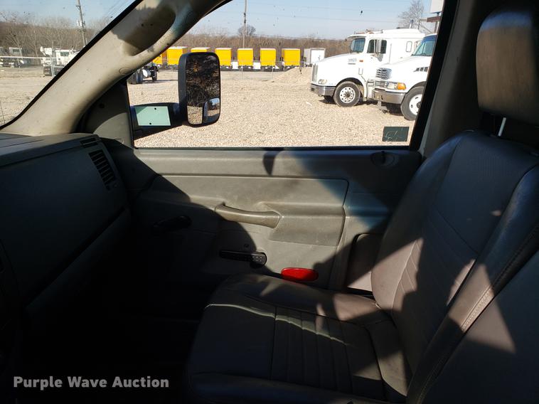 image for item EN9778 2008 Dodge Ram 5500 bucket truck