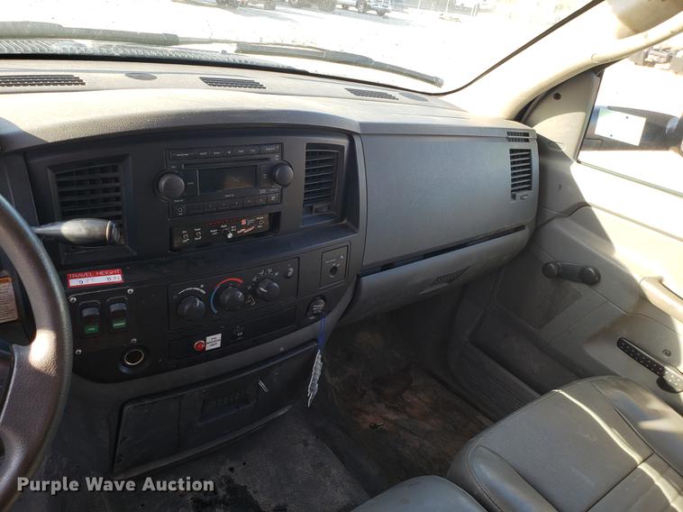 image for item EN9778 2008 Dodge Ram 5500 bucket truck