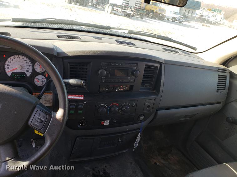 image for item EN9778 2008 Dodge Ram 5500 bucket truck