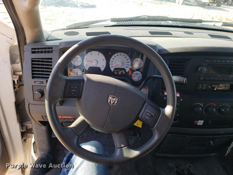 image for item EN9778 2008 Dodge Ram 5500 bucket truck