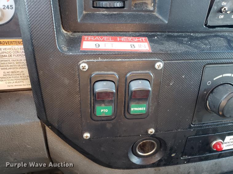 image for item EN9778 2008 Dodge Ram 5500 bucket truck