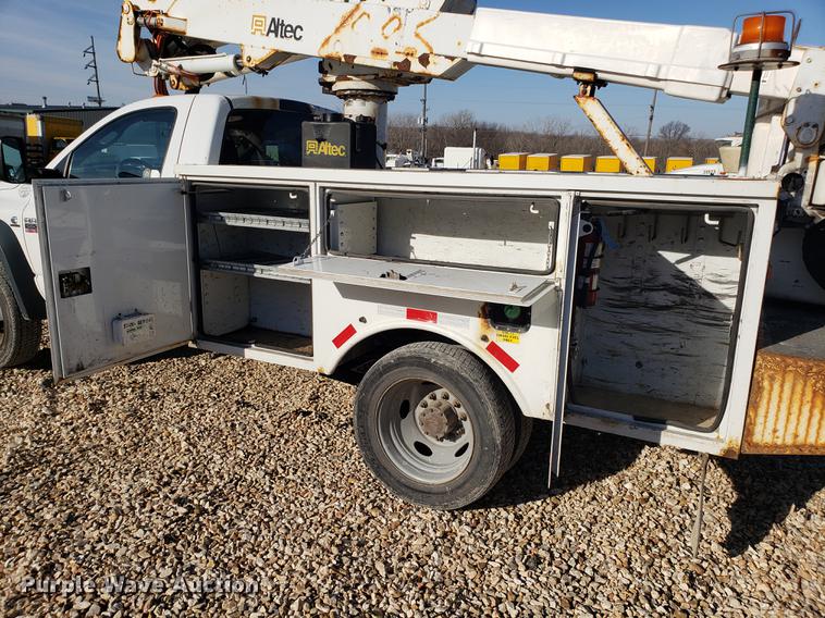 image for item EN9778 2008 Dodge Ram 5500 bucket truck