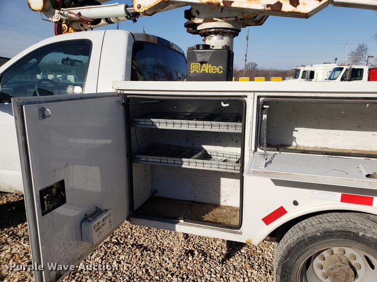 image for item EN9778 2008 Dodge Ram 5500 bucket truck