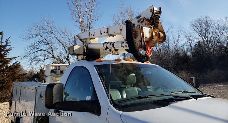 image for item EN9778 2008 Dodge Ram 5500 bucket truck