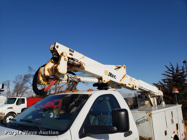 image for item EN9778 2008 Dodge Ram 5500 bucket truck