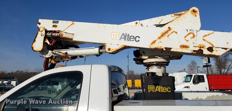 image for item EN9778 2008 Dodge Ram 5500 bucket truck