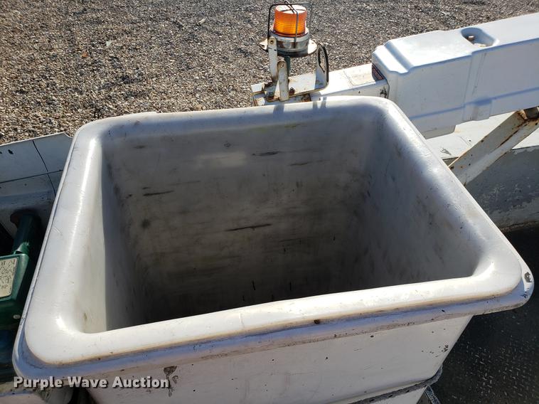 image for item EN9778 2008 Dodge Ram 5500 bucket truck