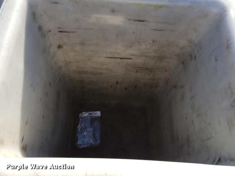 image for item EN9778 2008 Dodge Ram 5500 bucket truck