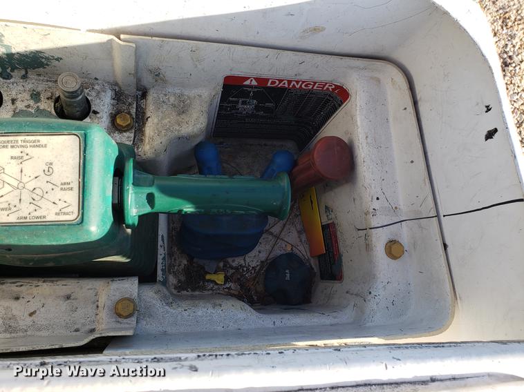 image for item EN9778 2008 Dodge Ram 5500 bucket truck