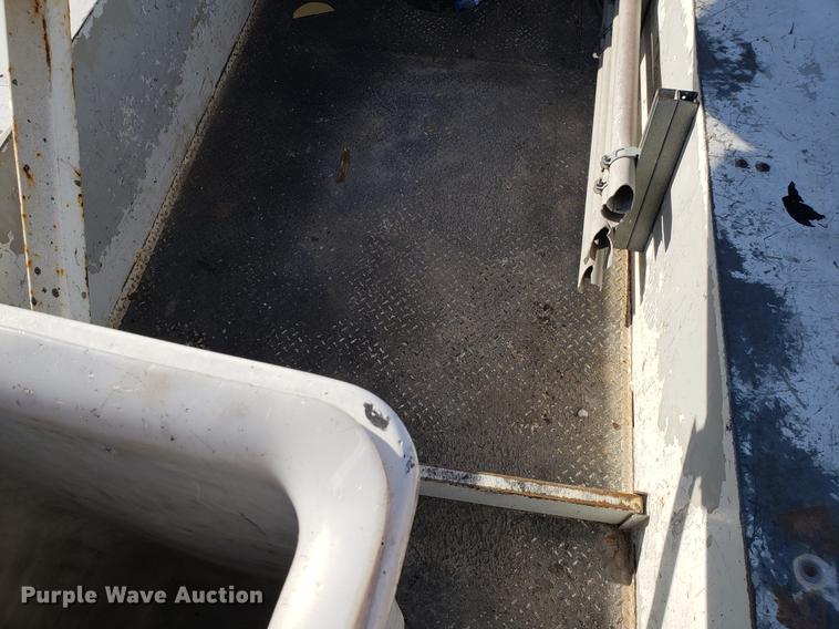 image for item EN9778 2008 Dodge Ram 5500 bucket truck