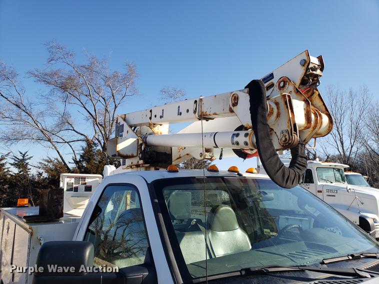 image for item EN9779 2008 Ford F550 Super Duty bucket truck