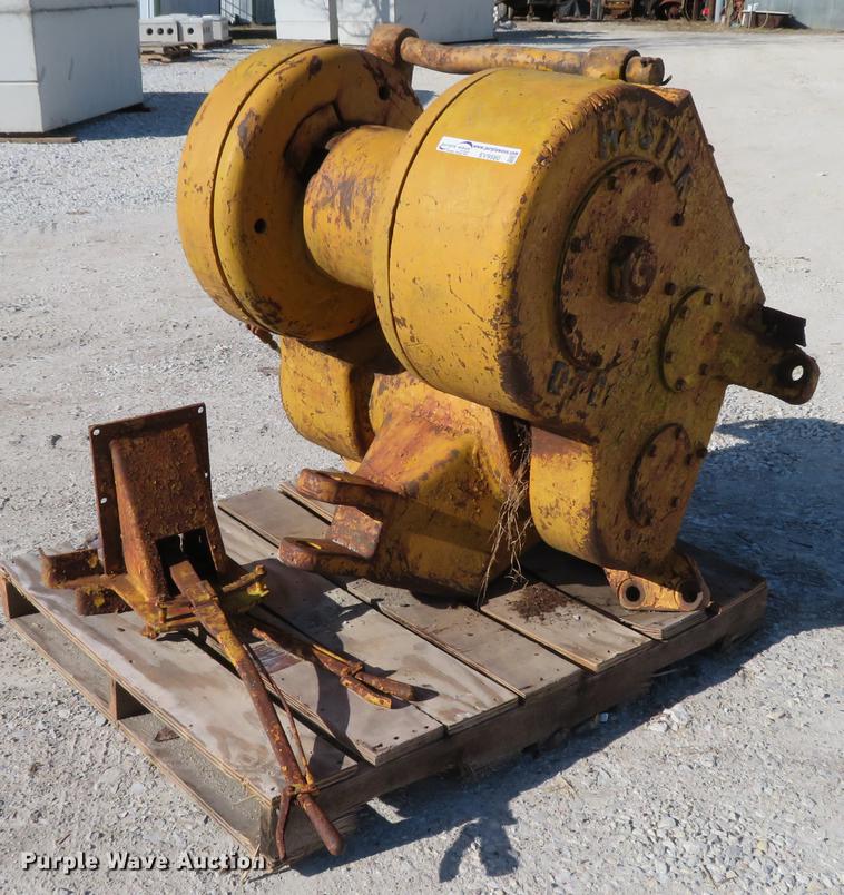 image for item EV9580 Hyster D7D winch