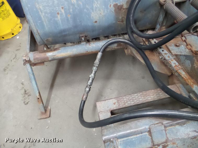 image for item EW9934 72"W skid steer broom