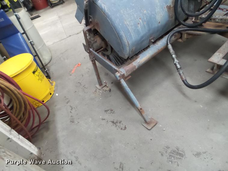 image for item EW9934 72"W skid steer broom