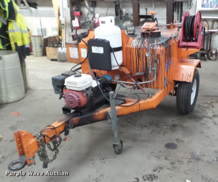 image for item EW9936 2002 Gilcrest TW250 asphalt tack trailer