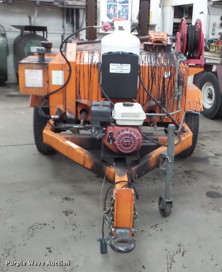 image for item EW9936 2002 Gilcrest TW250 asphalt tack trailer