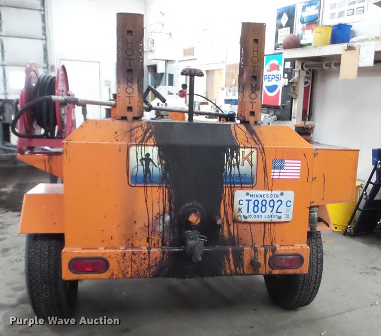 image for item EW9936 2002 Gilcrest TW250 asphalt tack trailer