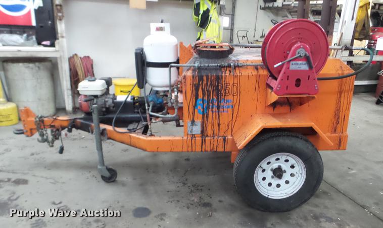 image for item EW9936 2002 Gilcrest TW250 asphalt tack trailer