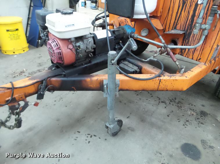 image for item EW9936 2002 Gilcrest TW250 asphalt tack trailer